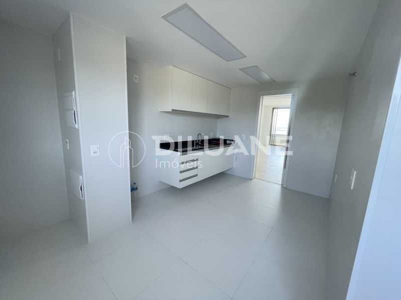 Apartamento à venda e aluguel com 3 quartos, 160m² - Foto 7