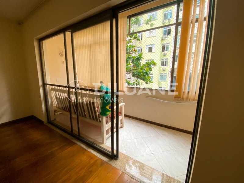 Apartamento à venda com 3 quartos, 95m² - Foto 3