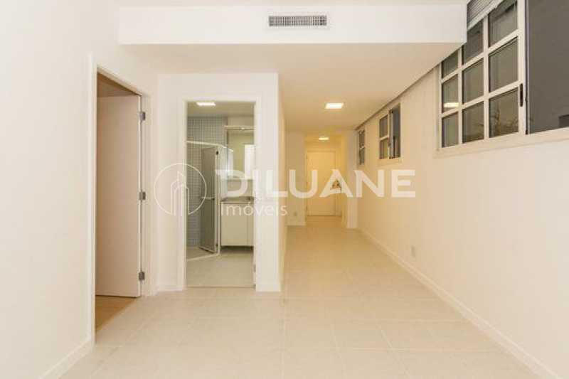 Apartamento à venda com 1 quarto, 44m² - Foto 25