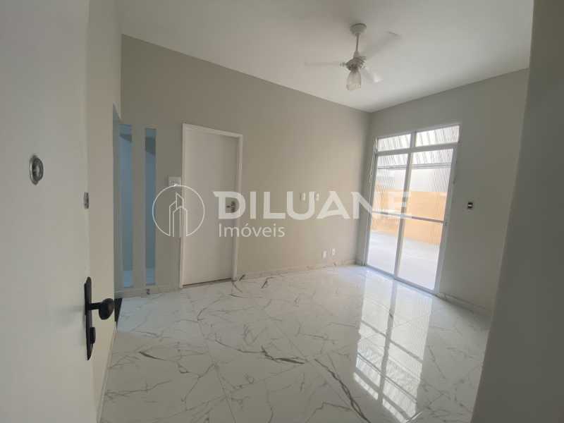 Apartamento à venda com 1 quarto, 30m² - Foto 1