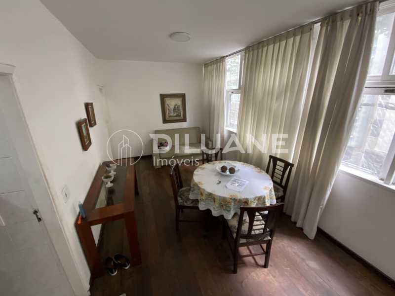 Apartamento à venda com 3 quartos, 157m² - Foto 3