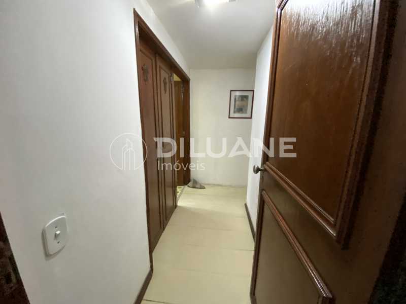 Apartamento à venda com 3 quartos, 157m² - Foto 27