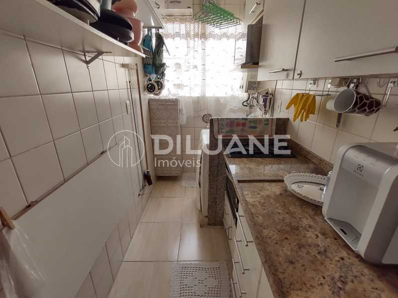 Apartamento à venda com 2 quartos, 60m² - Foto 13