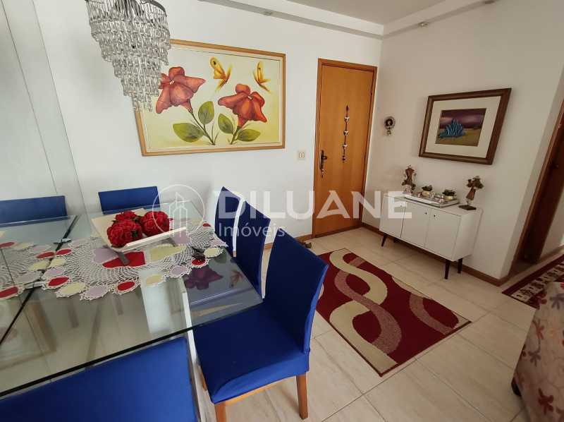 Apartamento à venda com 2 quartos, 60m² - Foto 11