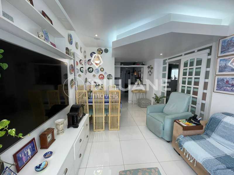 Apartamento à venda com 2 quartos, 70m² - Foto 1