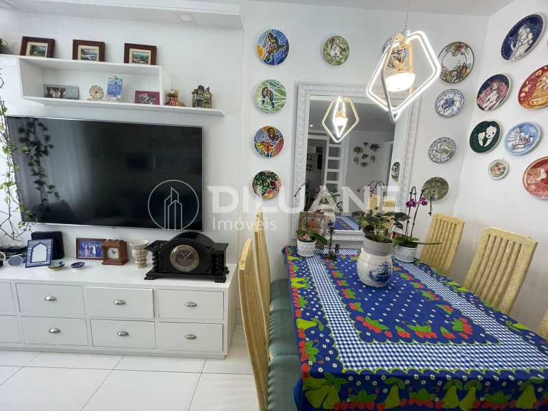 Apartamento à venda com 2 quartos, 70m² - Foto 3