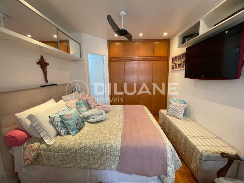 Apartamento à venda com 2 quartos, 70m² - Foto 12