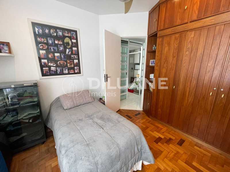 Apartamento à venda com 2 quartos, 70m² - Foto 17