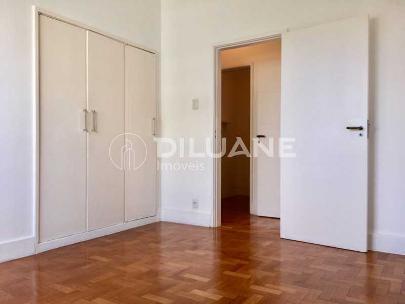 Apartamento à venda com 2 quartos, 76m² - Foto 9