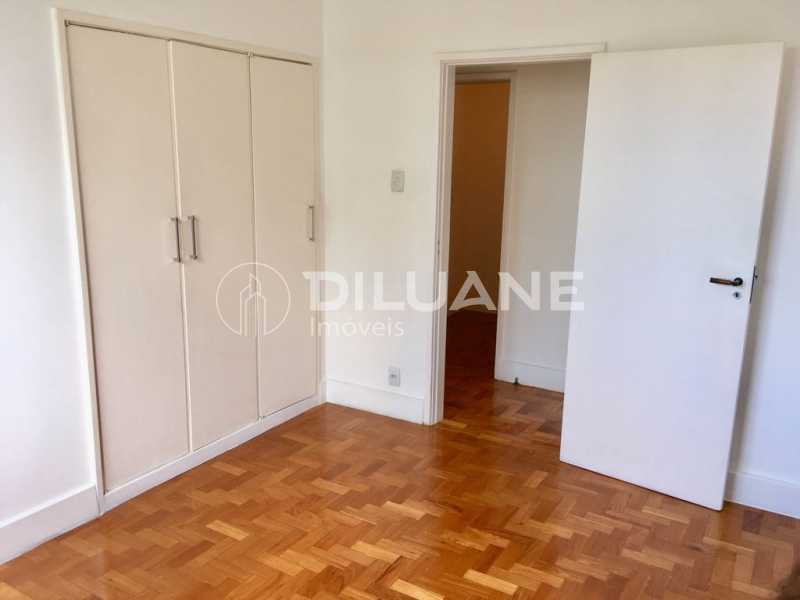 Apartamento à venda com 2 quartos, 76m² - Foto 11