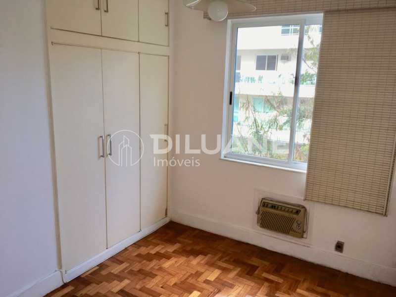 Apartamento à venda com 2 quartos, 76m² - Foto 13