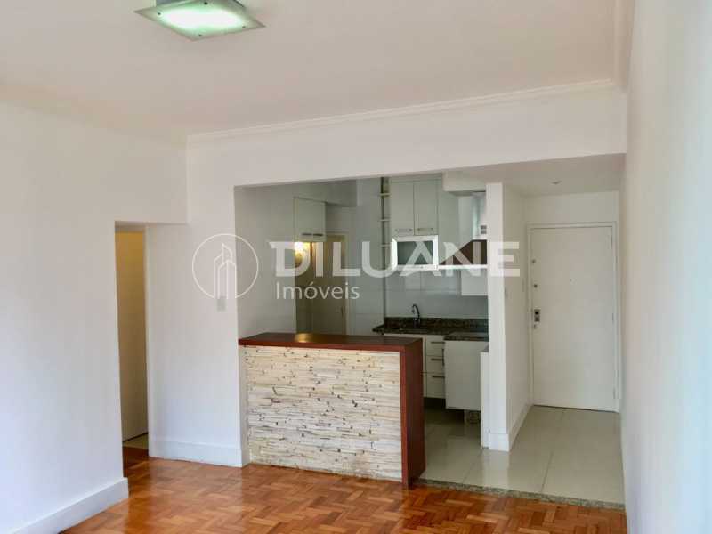 Apartamento à venda com 2 quartos, 76m² - Foto 2