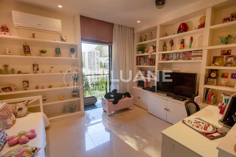 Apartamento à venda com 4 quartos, 210m² - Foto 11