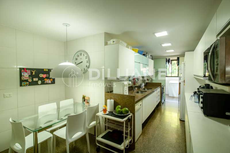 Apartamento à venda com 4 quartos, 210m² - Foto 10