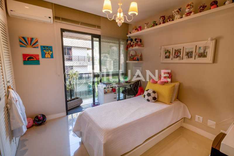 Apartamento à venda com 4 quartos, 210m² - Foto 16