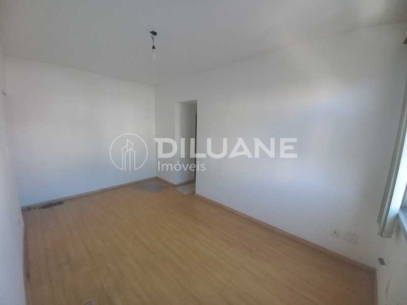 Apartamento à venda com 2 quartos, 67m² - Foto 3