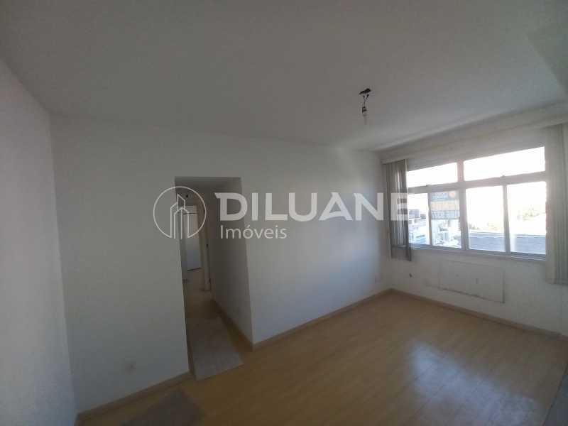 Apartamento à venda com 2 quartos, 67m² - Foto 4