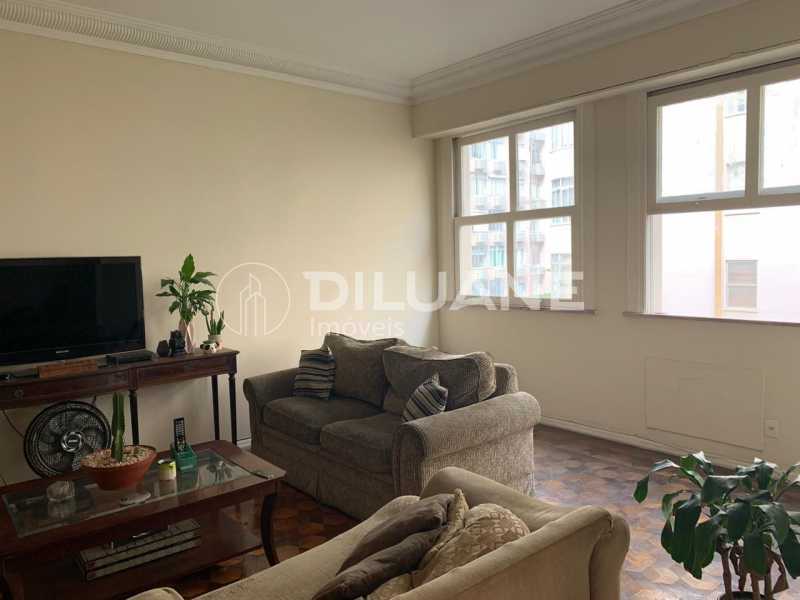 Apartamento à venda com 4 quartos, 239m² - Foto 1