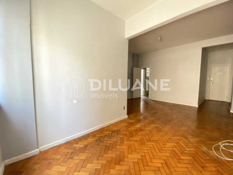 Apartamento à venda com 3 quartos, 114m² - Foto 2