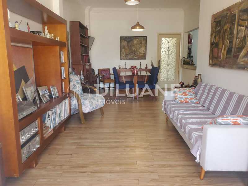 Apartamento à venda com 2 quartos, 130m² - Foto 4