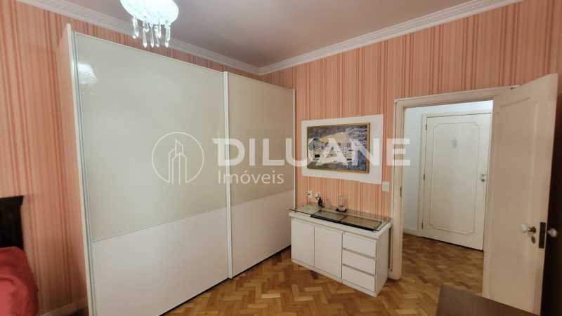 Apartamento à venda com 3 quartos, 240m² - Foto 13