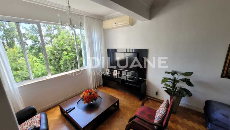 Apartamento à venda com 3 quartos, 240m² - Foto 5