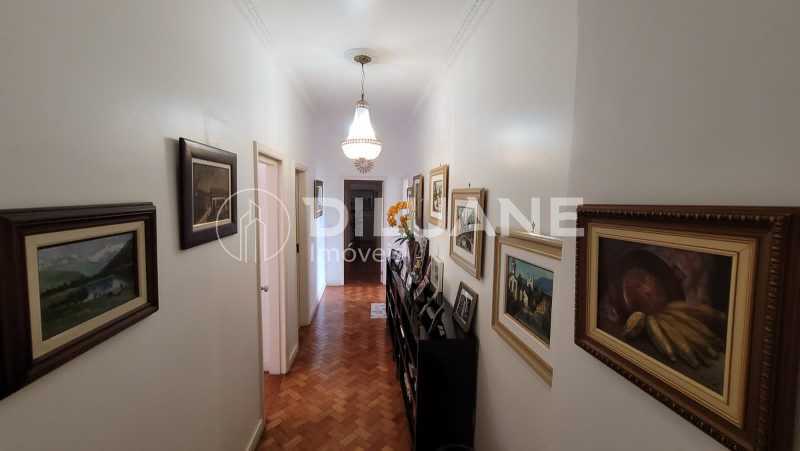 Apartamento à venda com 3 quartos, 240m² - Foto 9