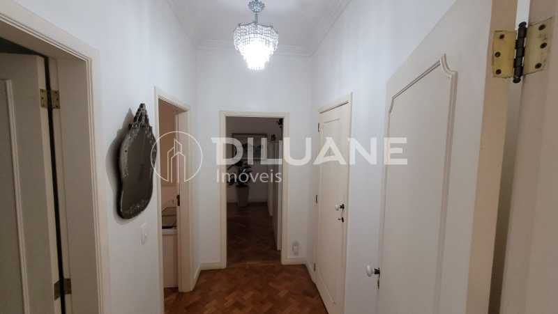 Apartamento à venda com 3 quartos, 240m² - Foto 12