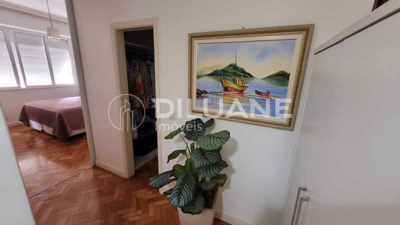 Apartamento à venda com 3 quartos, 240m² - Foto 18