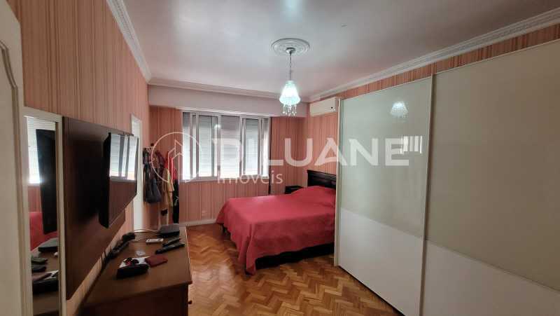 Apartamento à venda com 3 quartos, 240m² - Foto 15