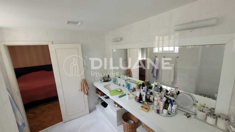 Apartamento à venda com 3 quartos, 240m² - Foto 16