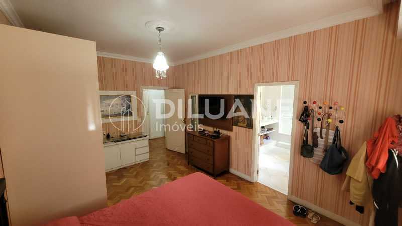 Apartamento à venda com 3 quartos, 240m² - Foto 14