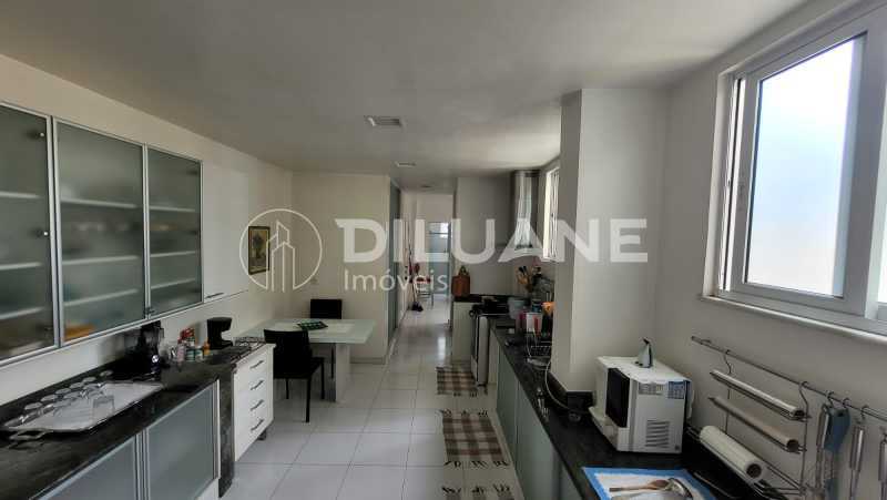 Apartamento à venda com 3 quartos, 240m² - Foto 26