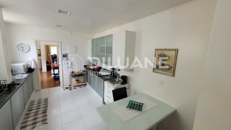 Apartamento à venda com 3 quartos, 240m² - Foto 33