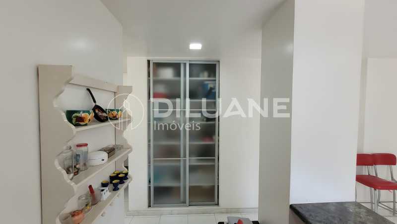 Apartamento à venda com 3 quartos, 240m² - Foto 29