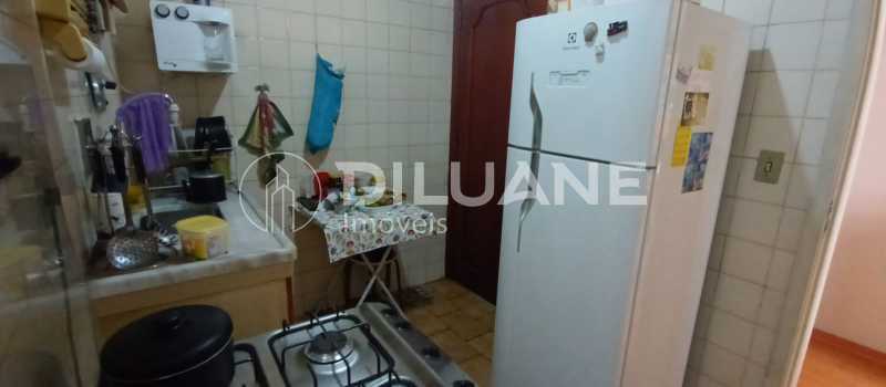 Apartamento à venda com 2 quartos, 80m² - Foto 17