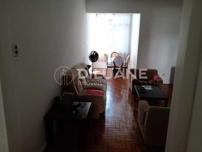 Apartamento à venda com 2 quartos, 75m² - Foto 1