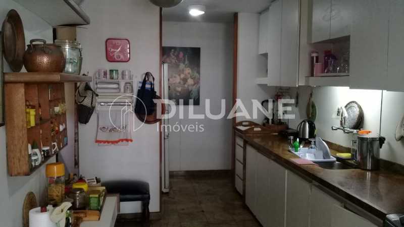 Apartamento à venda com 4 quartos, 198m² - Foto 17