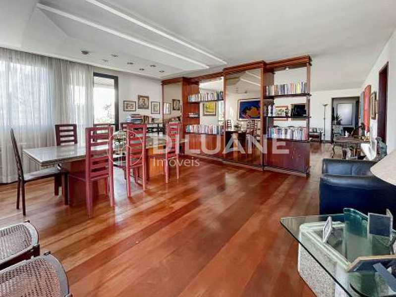 Apartamento à venda com 4 quartos, 198m² - Foto 4