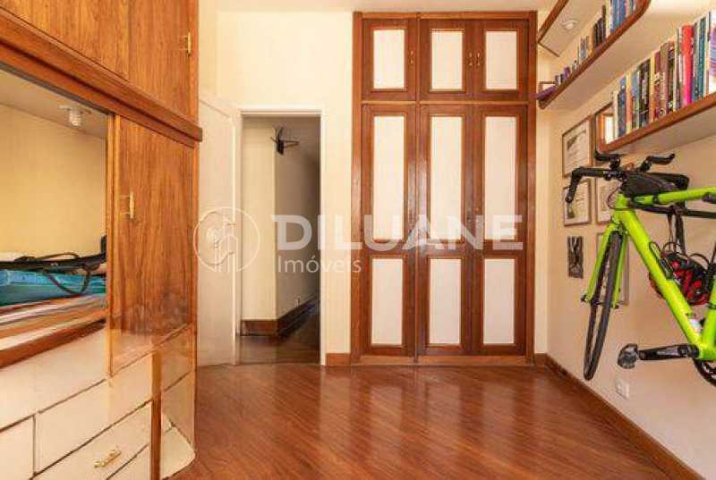 Apartamento à venda com 3 quartos, 150m² - Foto 14