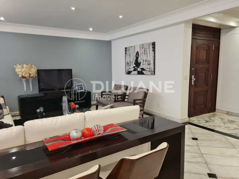 Apartamento à venda com 4 quartos, 240m² - Foto 3