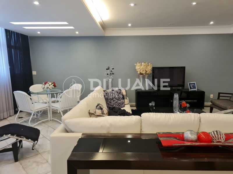 Apartamento à venda com 4 quartos, 240m² - Foto 4