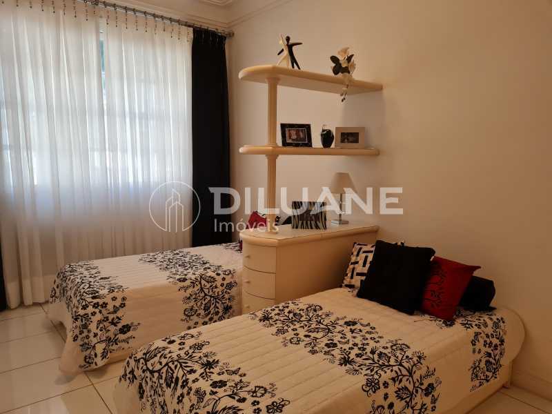 Apartamento à venda com 4 quartos, 240m² - Foto 12