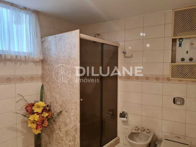 Apartamento à venda com 4 quartos, 240m² - Foto 17