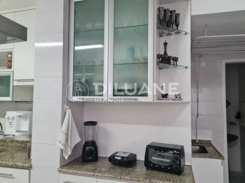 Apartamento à venda com 4 quartos, 240m² - Foto 24