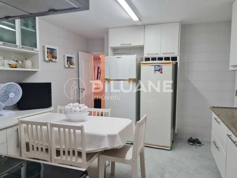 Apartamento à venda com 4 quartos, 240m² - Foto 26