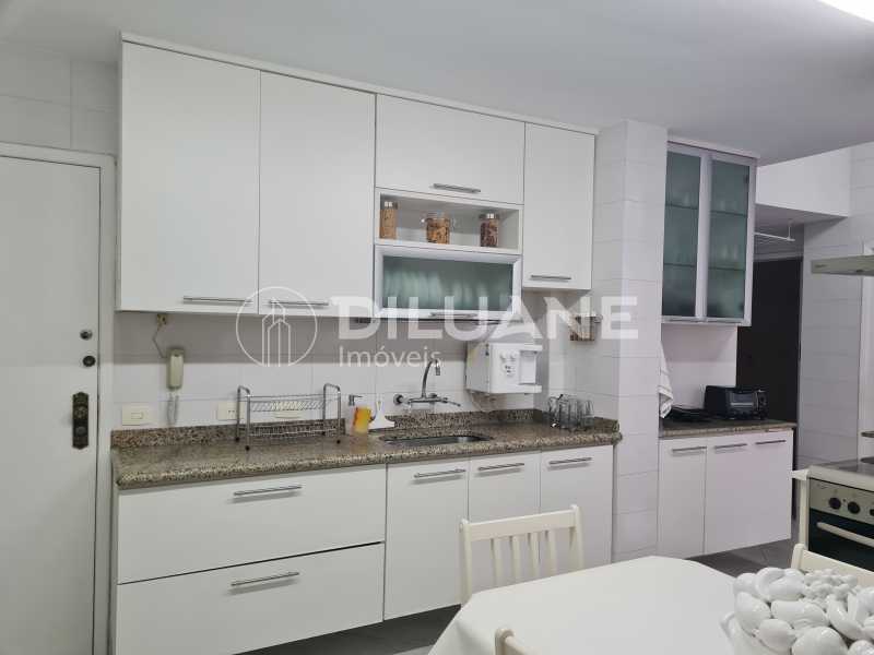 Apartamento à venda com 4 quartos, 240m² - Foto 28