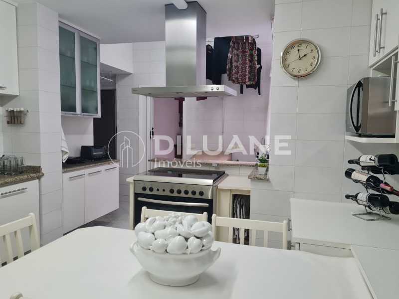 Apartamento à venda com 4 quartos, 240m² - Foto 29