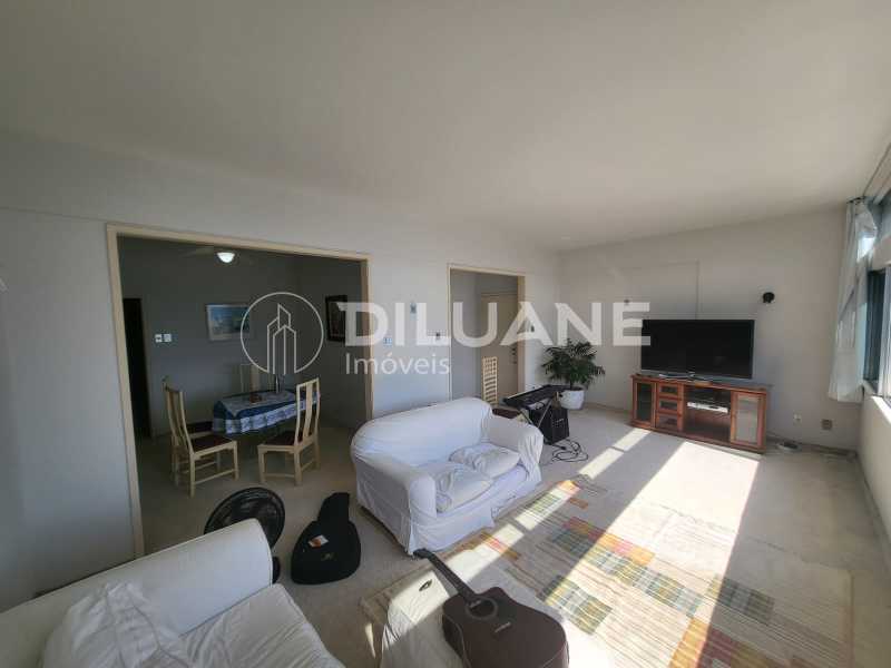 Apartamento à venda com 3 quartos, 134m² - Foto 3