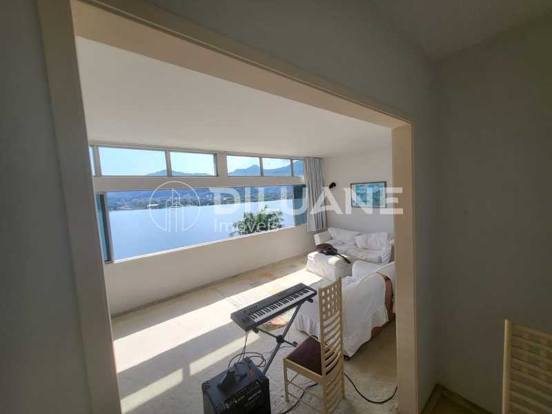 Apartamento à venda com 3 quartos, 134m² - Foto 2